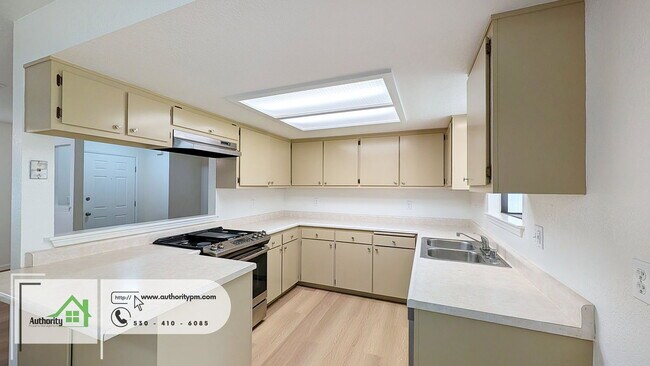 Building Photo - 1027 Goodview Way
