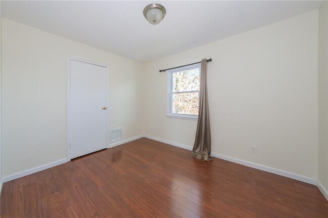 Building Photo - 1320 Mamaroneck Ave