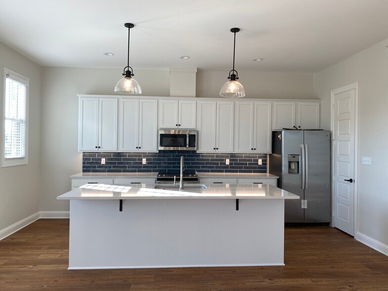 Building Photo - 1028 Bridgewater Ave