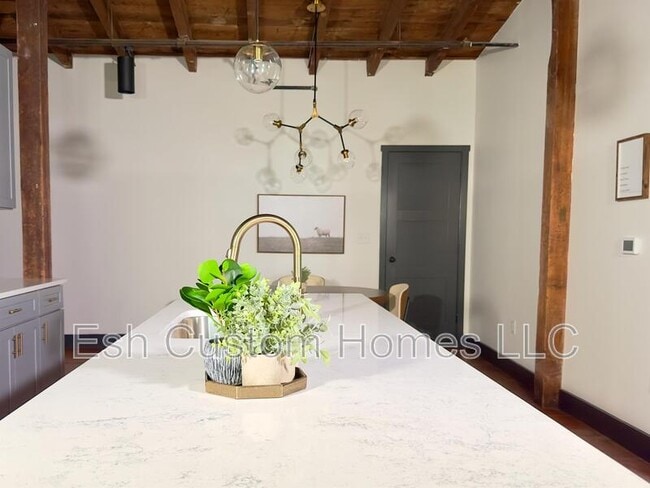 Building Photo - 437 W Grant St