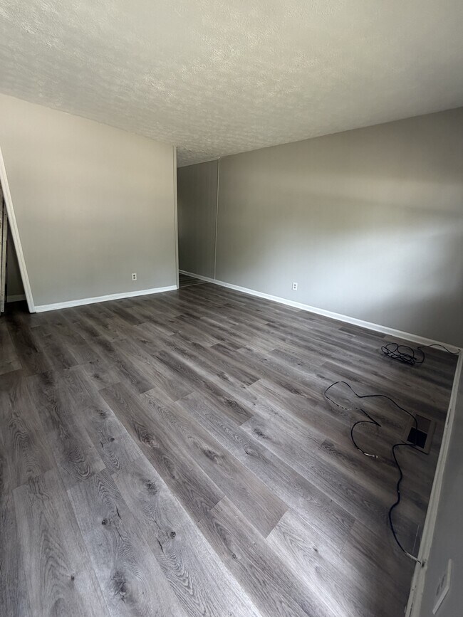 Building Photo - 657 Aubrey Dr