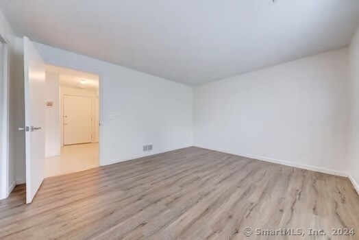 Building Photo - 54 Oak St