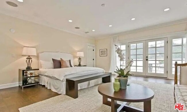 Building Photo - 580 N Kenter Ave