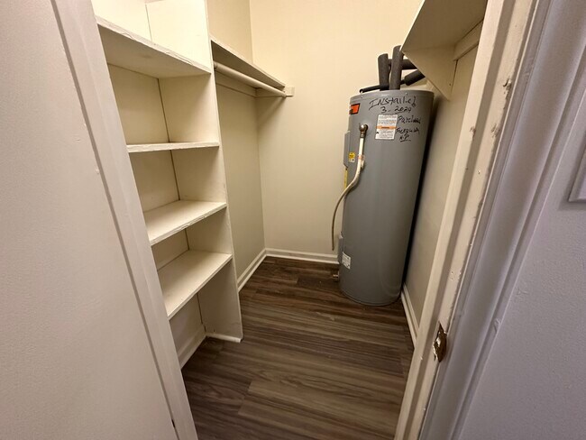 Building Photo - 100 Robbins Ave