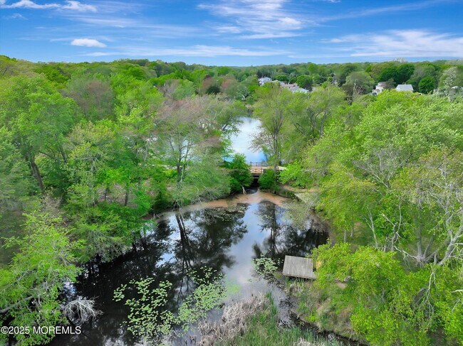 Building Photo - 620 Brookside Dr