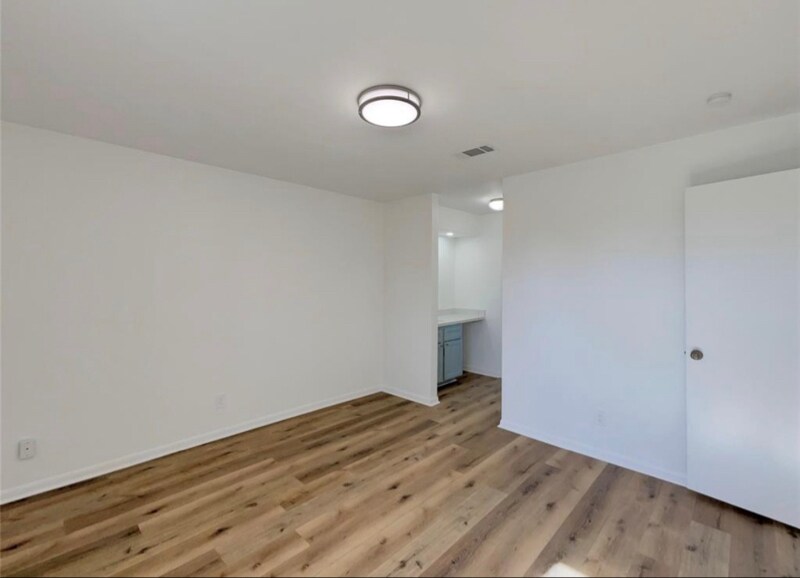 Building Photo - 2805 Cambridge Ln