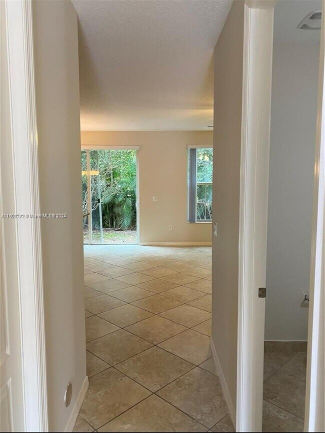 Building Photo - 5236 SW 77th Way