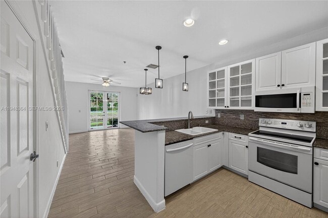 Building Photo - 4645 SW 75th Way