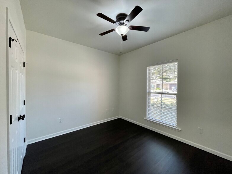 Building Photo - 15452 Oakstone Dr