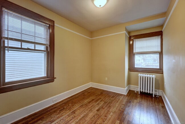 Building Photo - 18 Cowles St