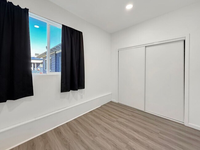 Building Photo - 442 Lightcap St