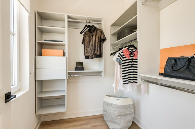 Building Photo - 8043 Fir Ct