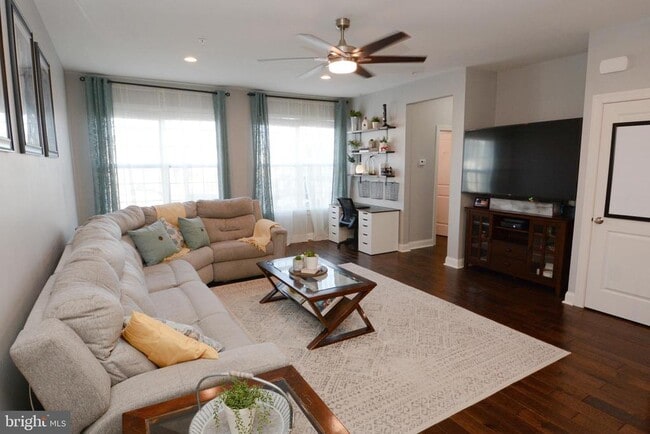 Building Photo - 326 W Hamlin Ave