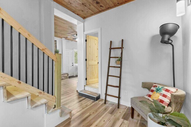 Building Photo - 124 Glad Tidings Ln