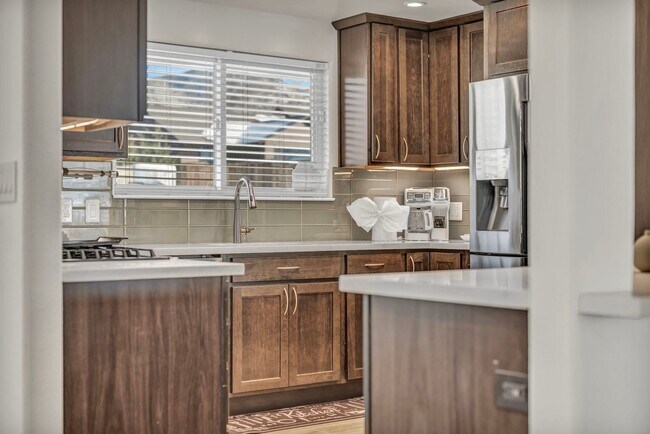 Building Photo - FULLY FURNISHED MOUNTAIN VIEW RETREAT with HOT TUB, RV PARKING & NO HOA