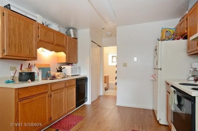 Inside kitchen - 17828 Park Ave