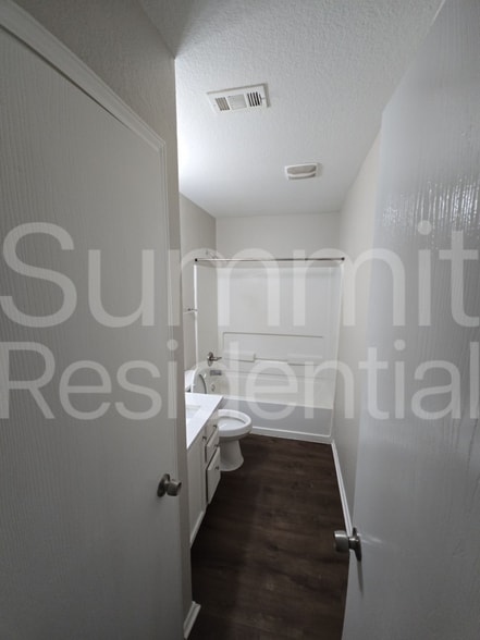 Building Photo - 120 Beech Dr