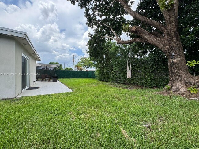 Building Photo - 2631 NW 94th Ave