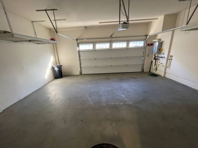 Building Photo - Livermore 3BD/2.5BA Townhouse in Great Neighborhood!