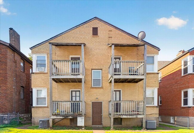 Building Photo - 4939 Pernod Ave