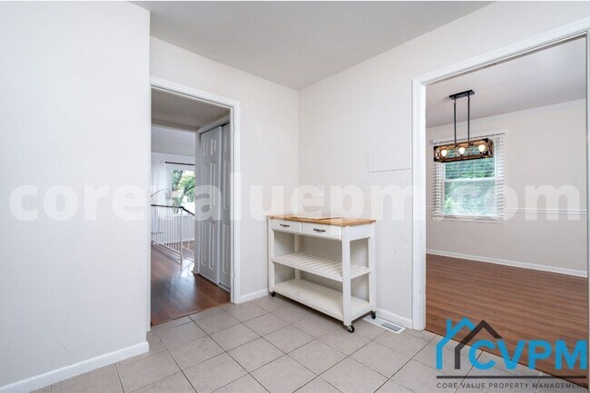 Building Photo - 400 Colonial Ridge Ln