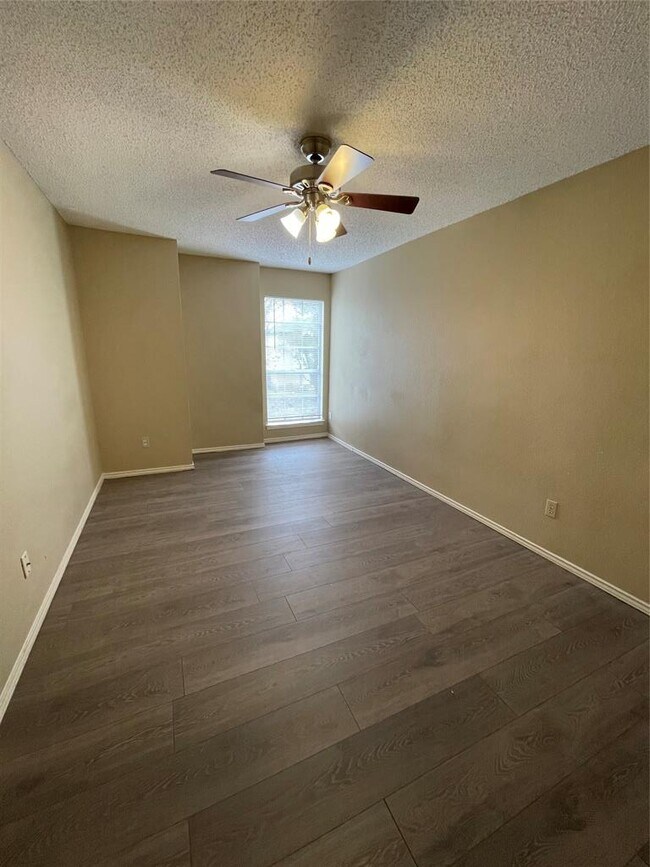 Building Photo - 13912 Conner Downs Dr
