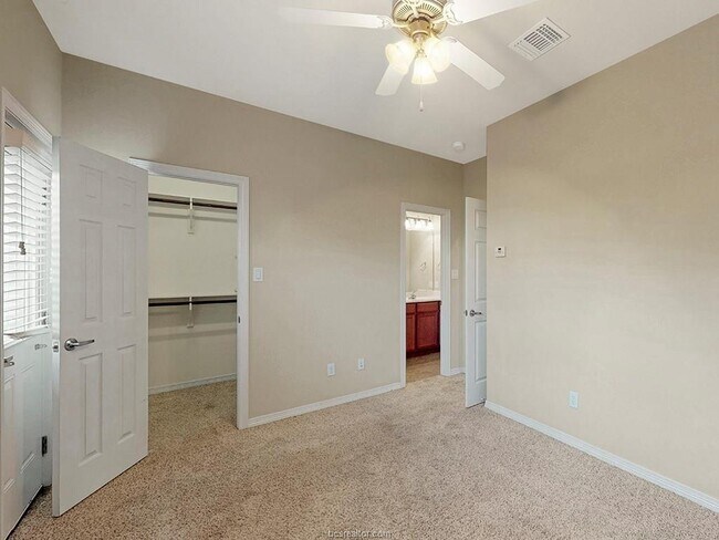 Building Photo - Lakeridge Townhomes #2607