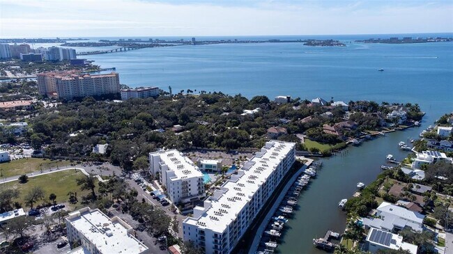 Building Photo - 1709 N Tamiami Trl