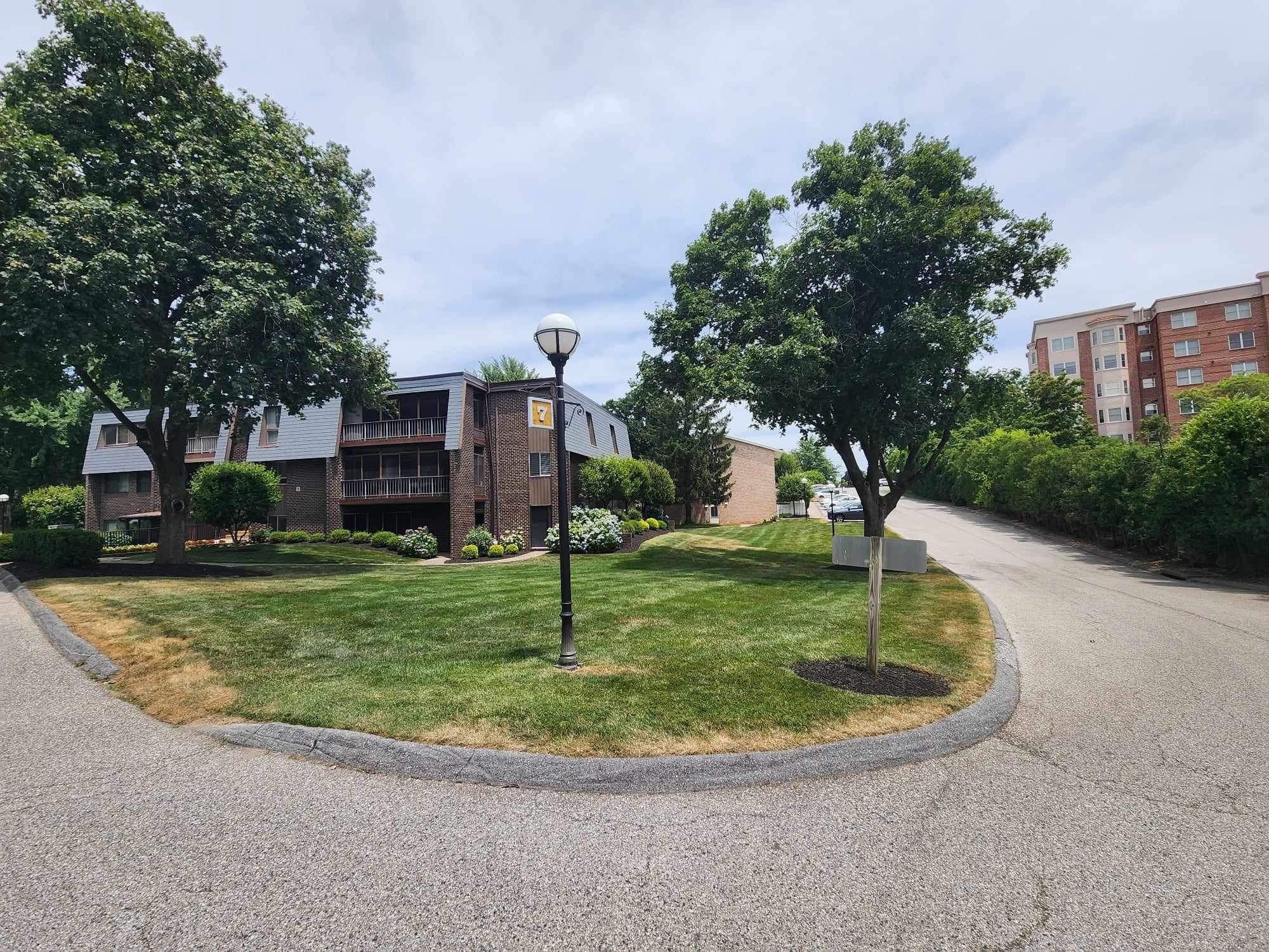 Building Photo - 13 Stonehenge Cir