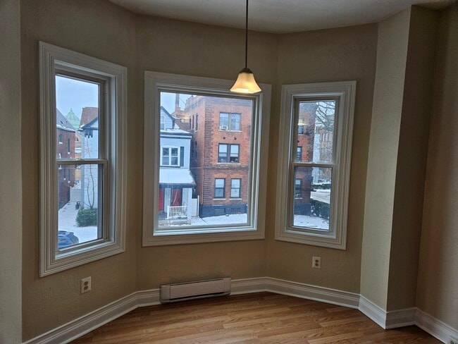 Building Photo - 246 S St Clair St