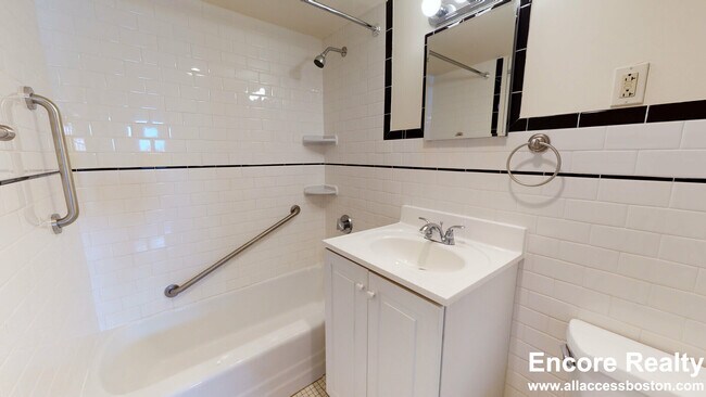 Building Photo - 101 Monmouth St