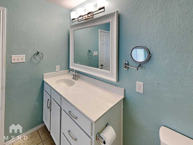 Building Photo - 9203 Silver Vista