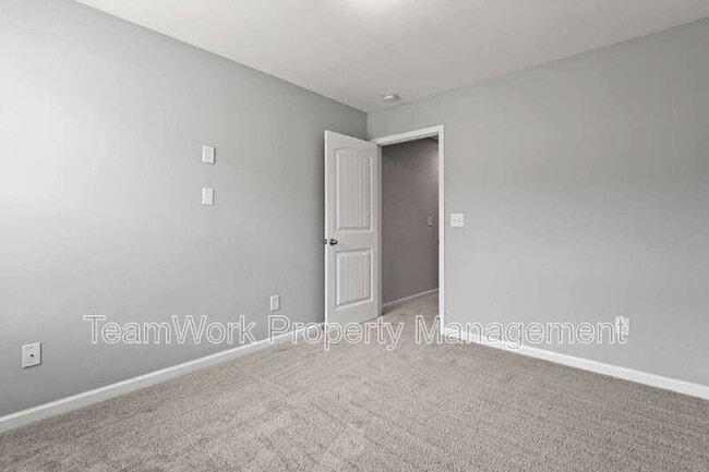 Building Photo - 526 Truman Dr