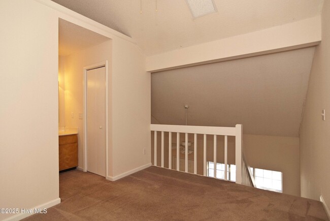 Building Photo - 4105 Spirea Dr