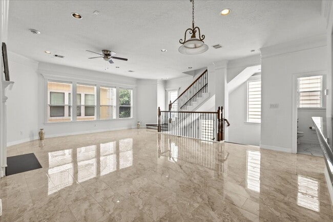 Building Photo - 6118 Tyne St