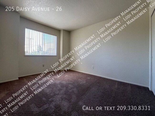 Building Photo - 205 Daisy Ave