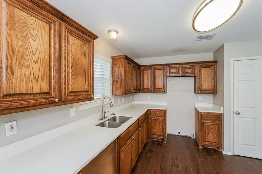 Building Photo - 1320 Sierra Blanca Dr