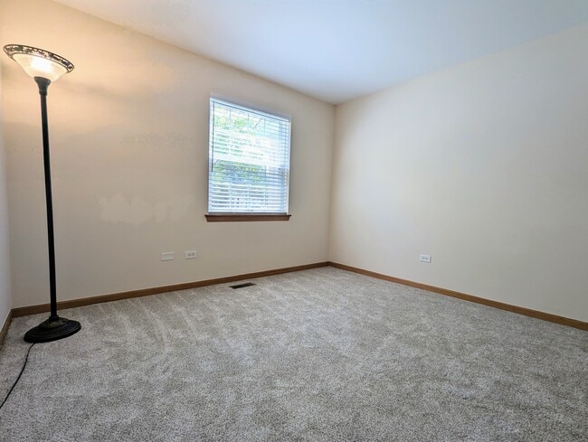 Building Photo - 66 Beechmont Ct