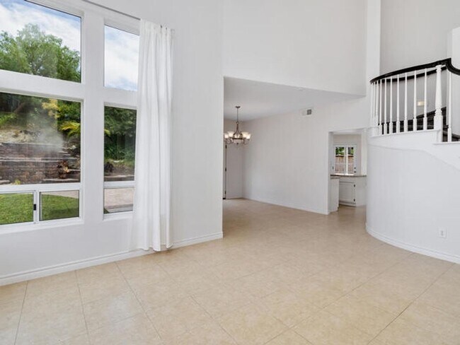 Building Photo - Incredible Rancho Del Oro Home!