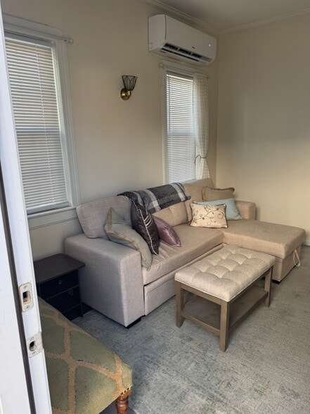 Building Photo - 305 4th Ave