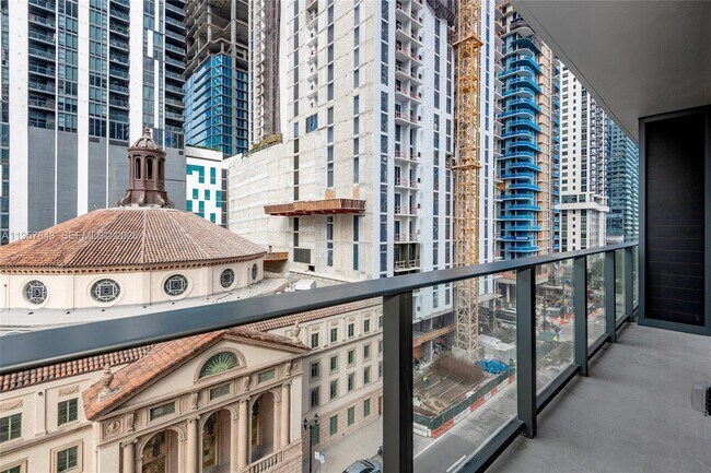 Building Photo - 121 NE 5th St