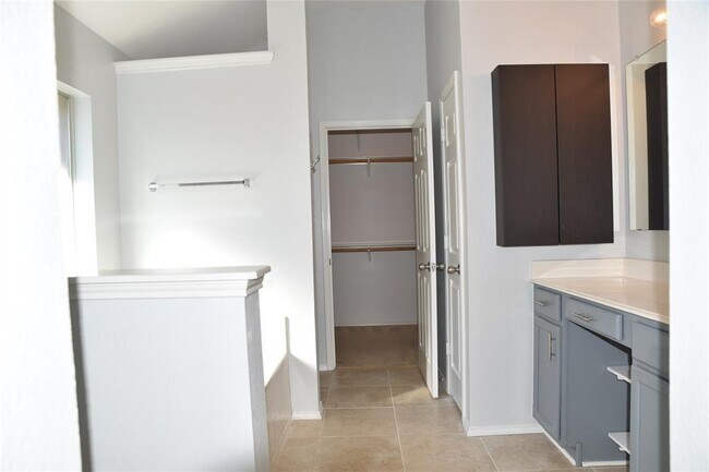 Building Photo - 4512 Sunmeadow Ln