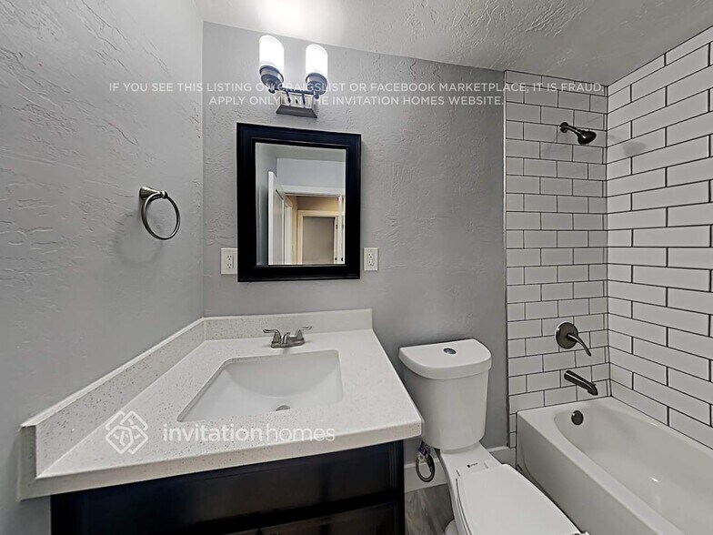 Building Photo - 1016 S Siesta Ln