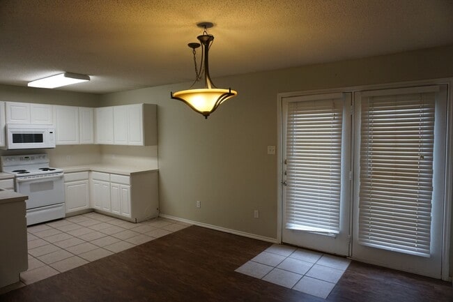 Building Photo - 412 Kline Ave