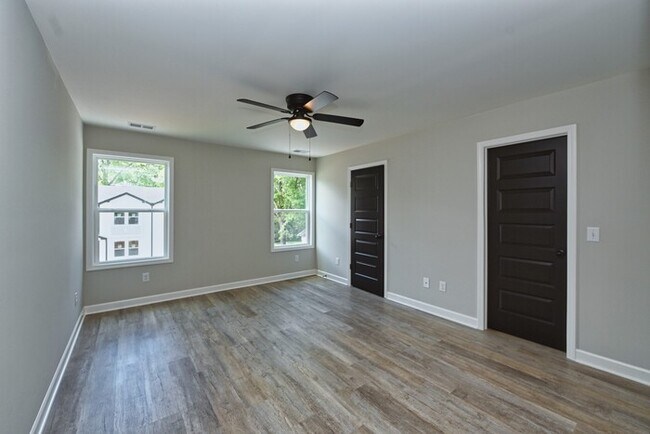 Building Photo - 146 N Trigg Ave