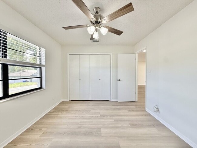 Building Photo - 5212 Peach Ave