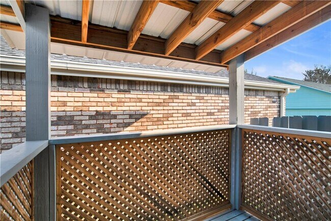 Building Photo - 6071 Highland Cir N