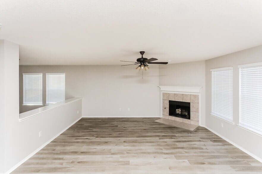 Building Photo - 145 Redbud Dr