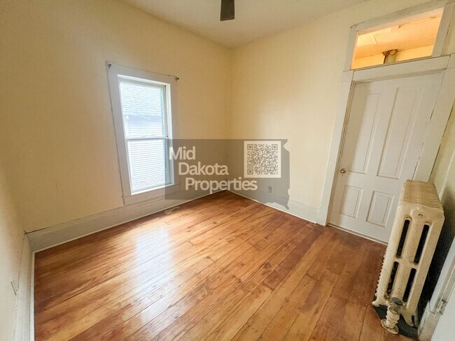 Building Photo - 623 E Hanson-3 bedroom house
