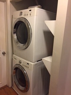 Building Photo - Sunny 1BR/1BA Top Floor Condo in Takoma Park